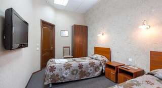 Гостиница Самара Люкс Самара Двухместный номер эконом-класса с 2 отдельными кроватями и общей ванной комнатой-5